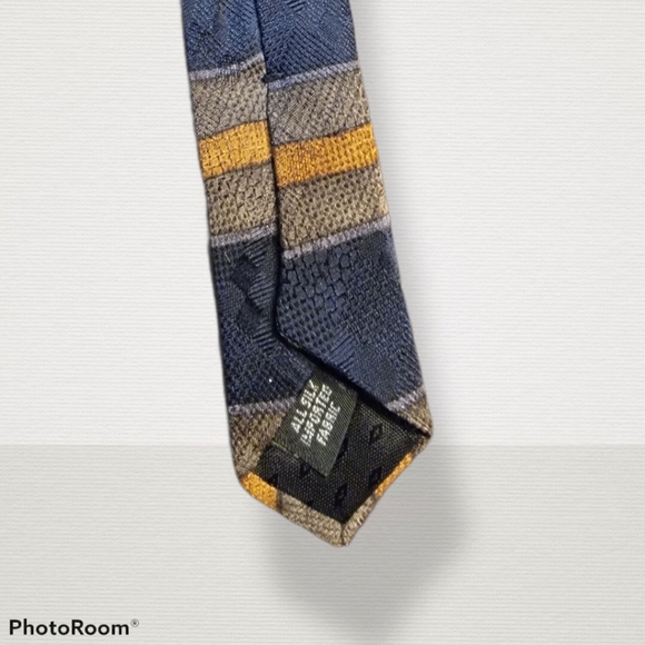 Kenneth Cole Reaction tie - Picture 3 of 3